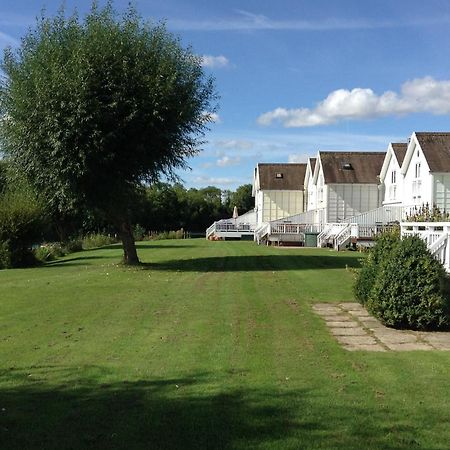 Medway Lodge South Cerney Exterior photo