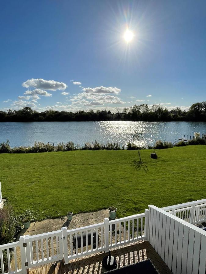 Medway Lodge South Cerney Exterior photo